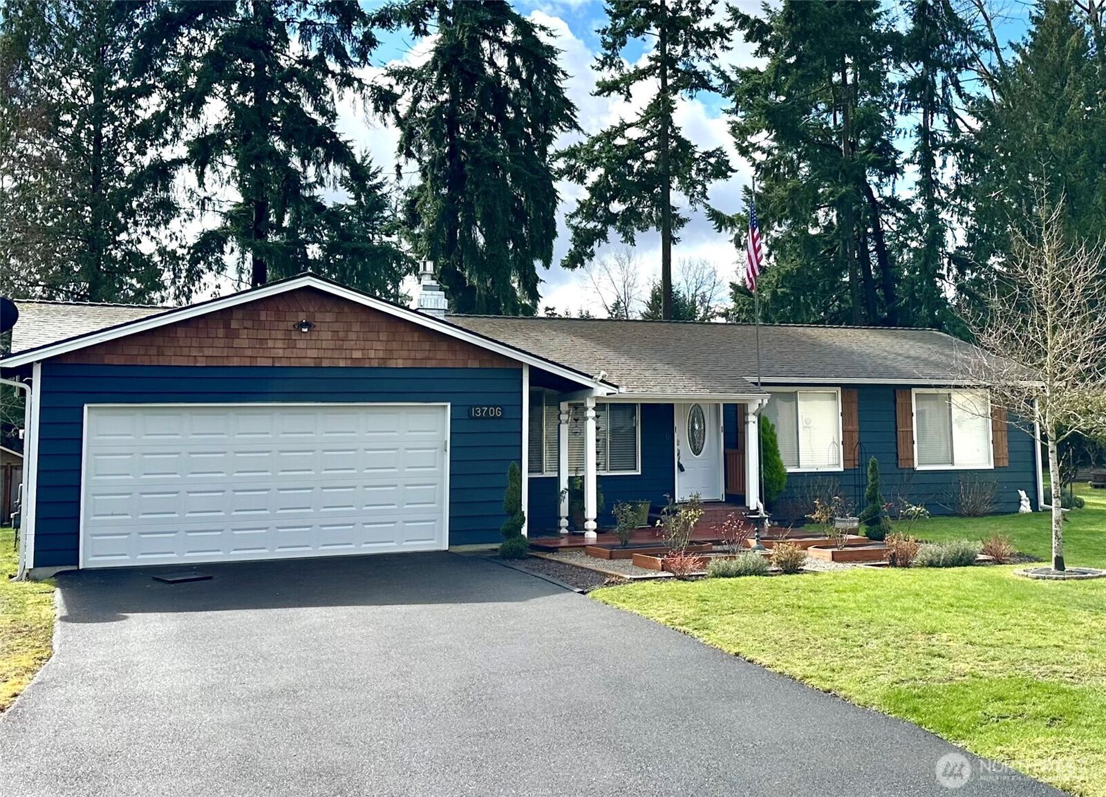 Property Photo:  13706  31st Drive SE  WA 98012 