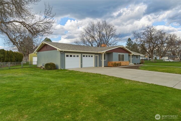 Property Photo:  305 NE A Street  WA 99324 