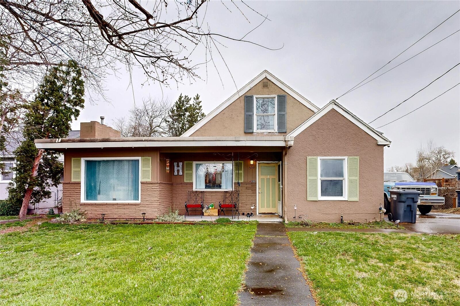 Property Photo:  530 SW 4th Street  WA 99324 