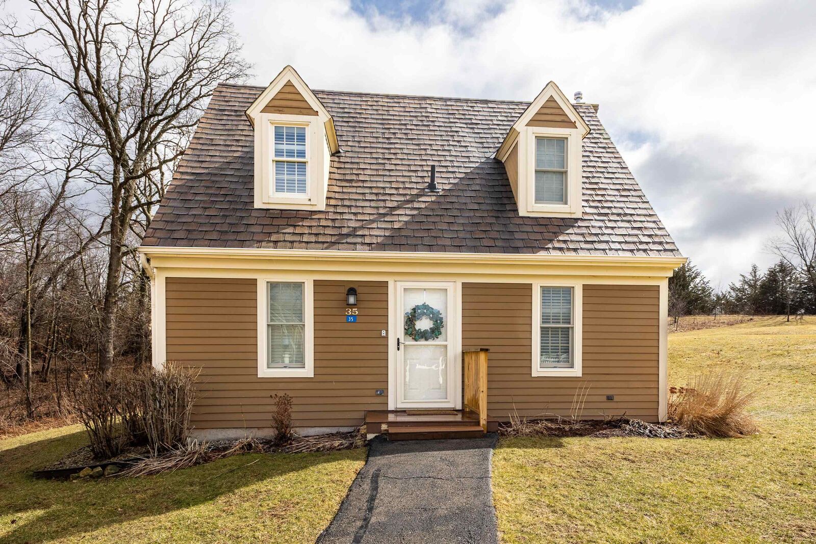 Property Photo:  35 Thatcher Lane  IL 61036 