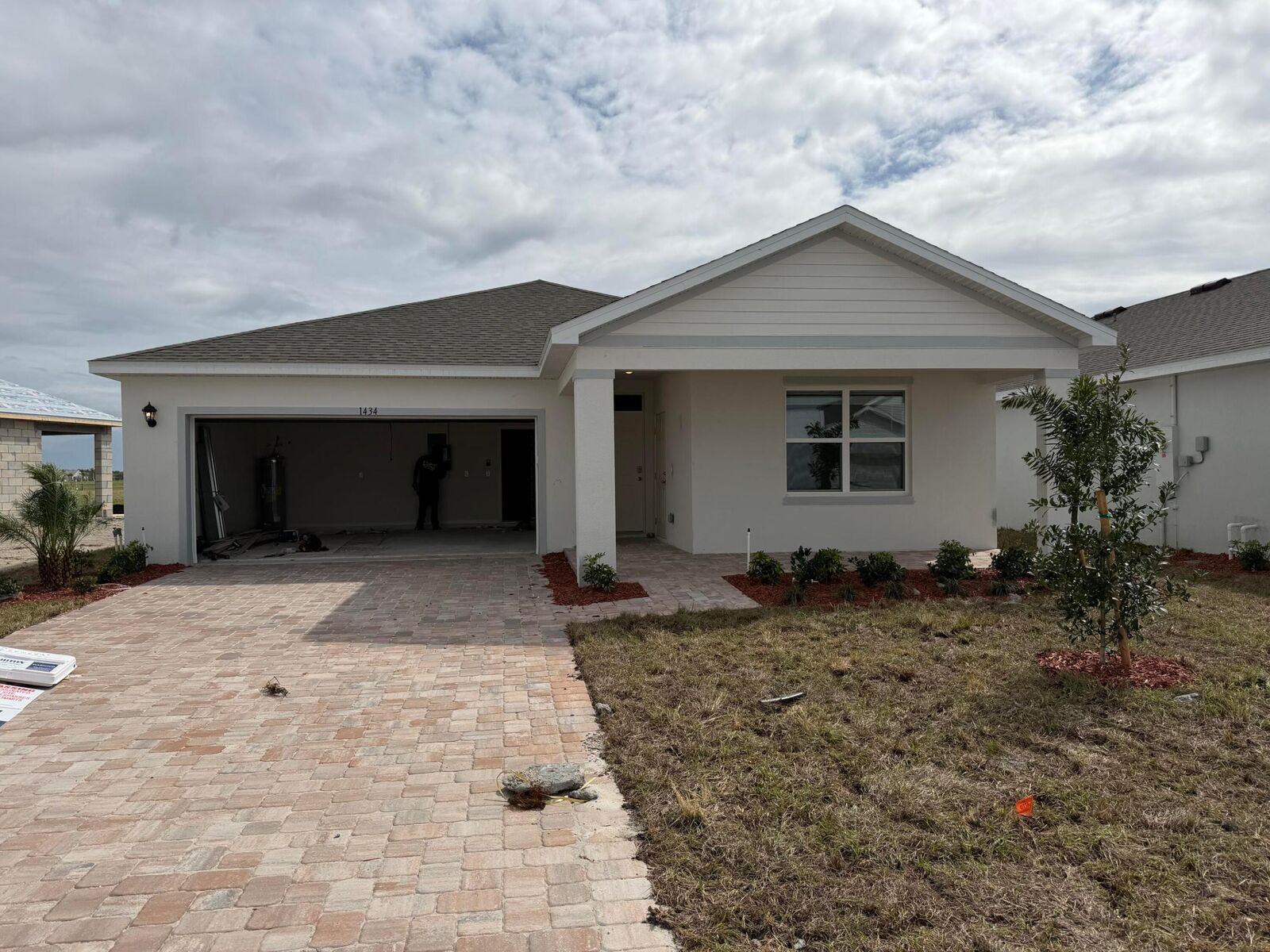 Property Photo: 1434 SE Garabaldi Cir Circle SE FL 32909