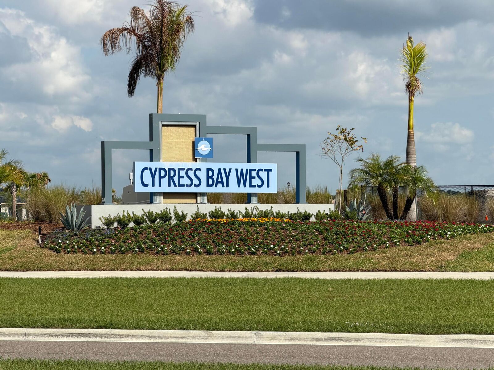 Property Photo: 1434 SE Garabaldi Cir Circle SE FL 32909