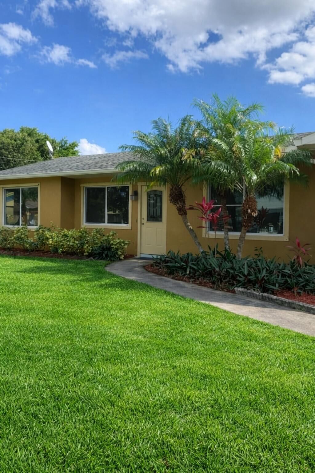 Property Photo: 286 SW Christmas Terrace FL 34984