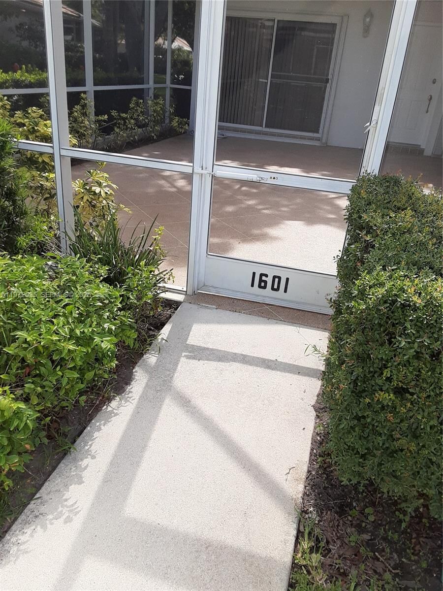 Property Photo:  1601 Silverleaf Oak Ct 1601  FL 33410 