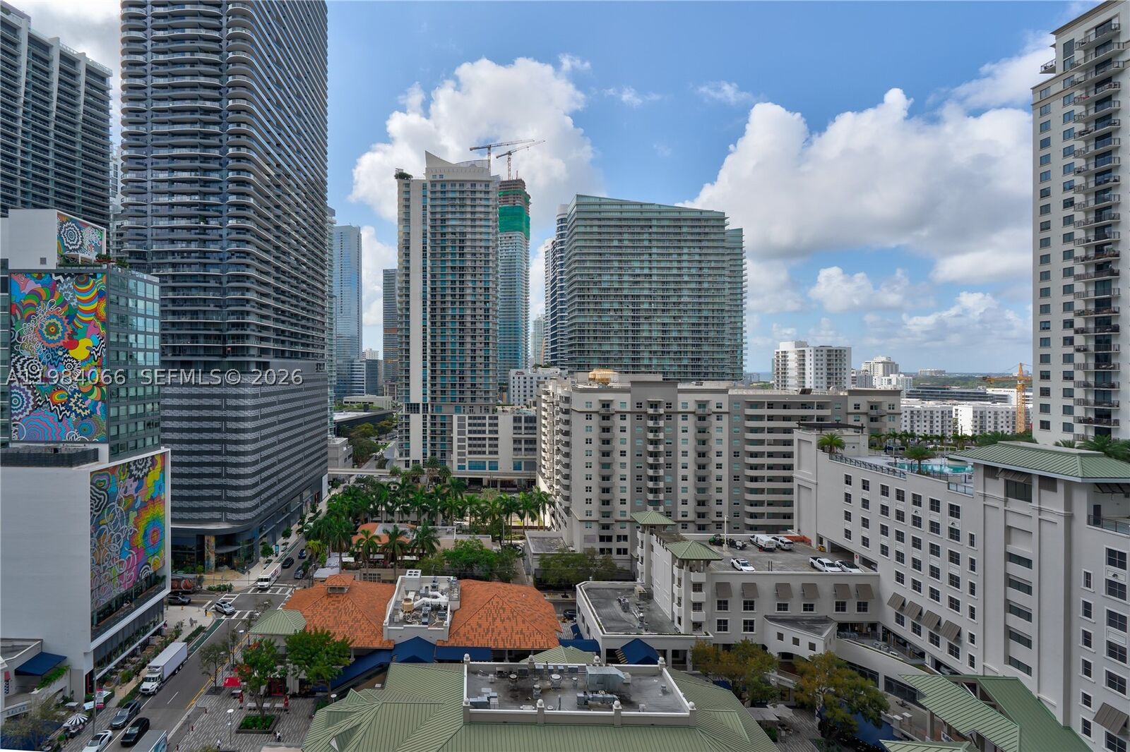 Property Photo:  45 SW 9th St 1405  FL 33130 