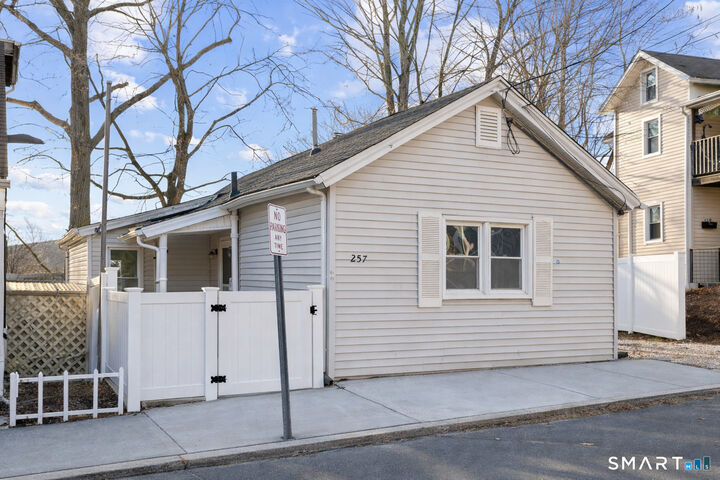 Property Photo:  257 North State Street  CT 06401 