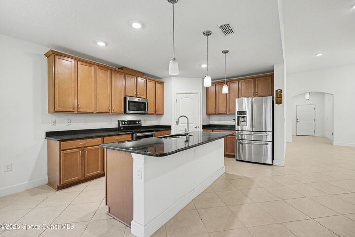 Property Photo:  1706 Elmhurst Circle SE  FL 32909 