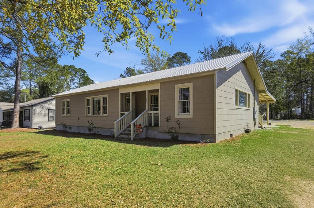 Property Photo: 801 Belmont Ave GA 31794