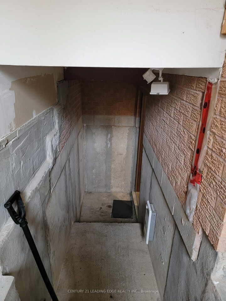 Photo de la propriété:  112 Beckenridge Drive Basement  ON L3S 3B2 
