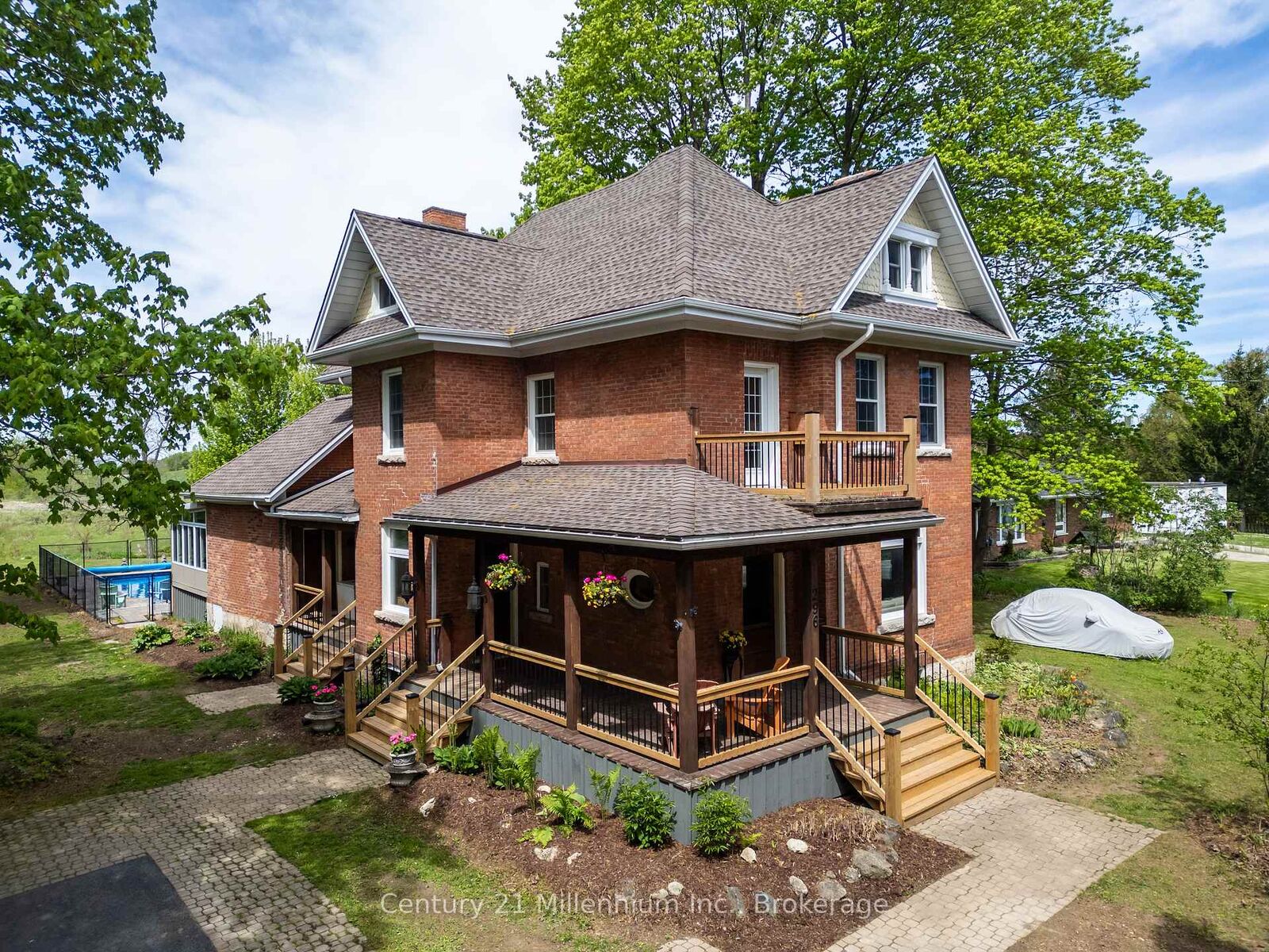 Property Photo: 296 Garafraxa St Street ON N0H 1G0