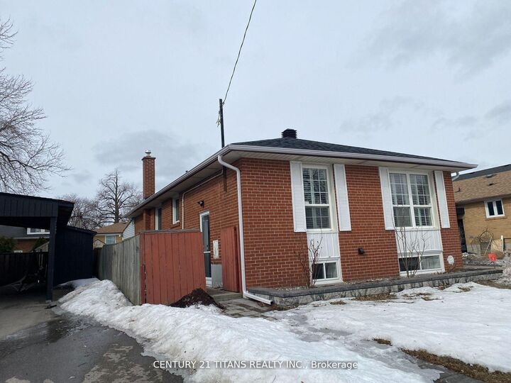 Property Photo:  26 Stephenfrank Road  ON M1P 3W3 