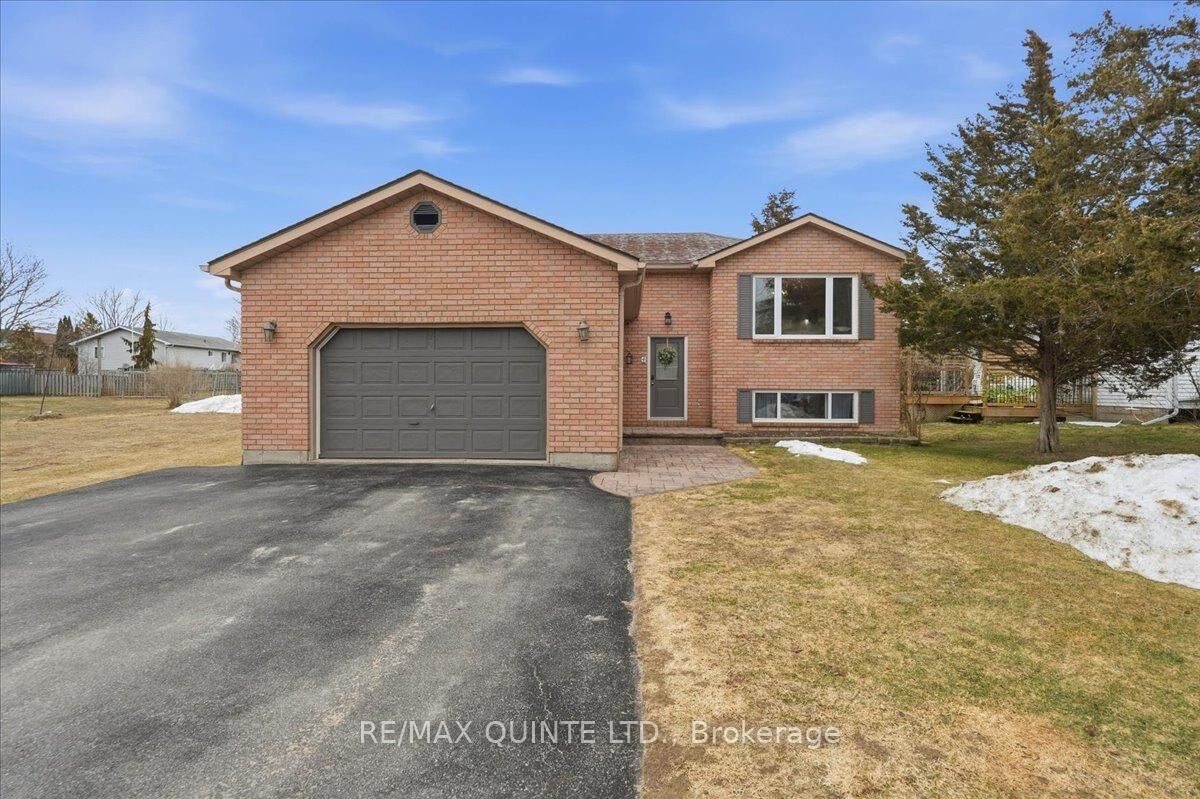 Property Photo: 4 Harbourview Crescent ON K0K 3L0