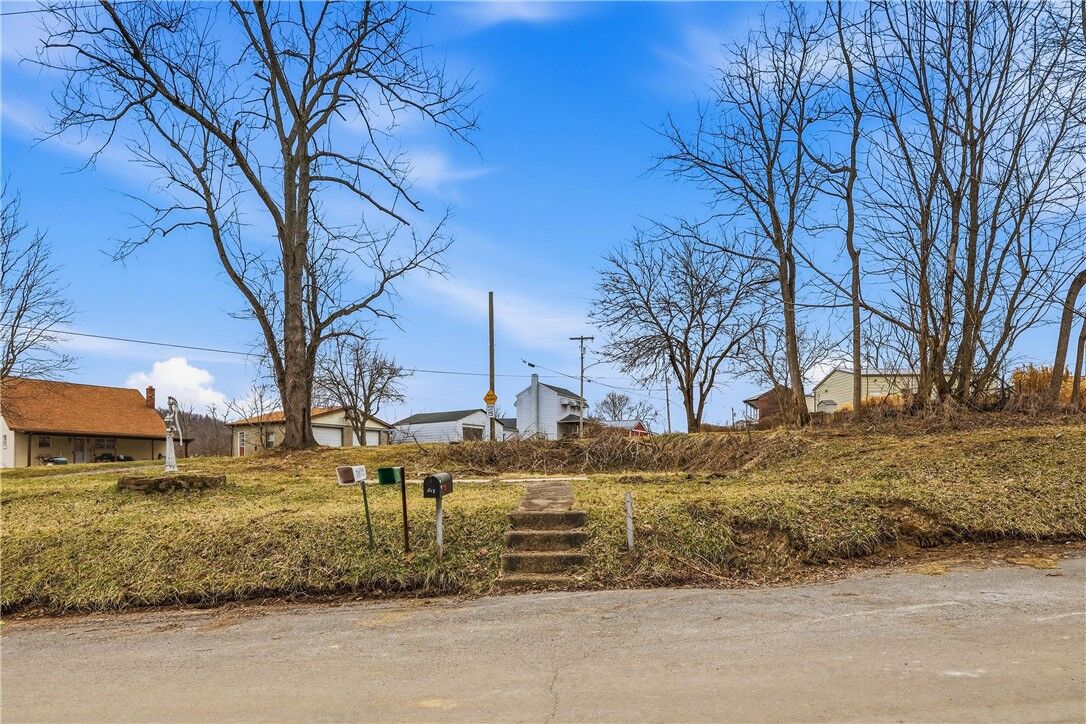 Property Photo:  811 Wall St  PA 15057 