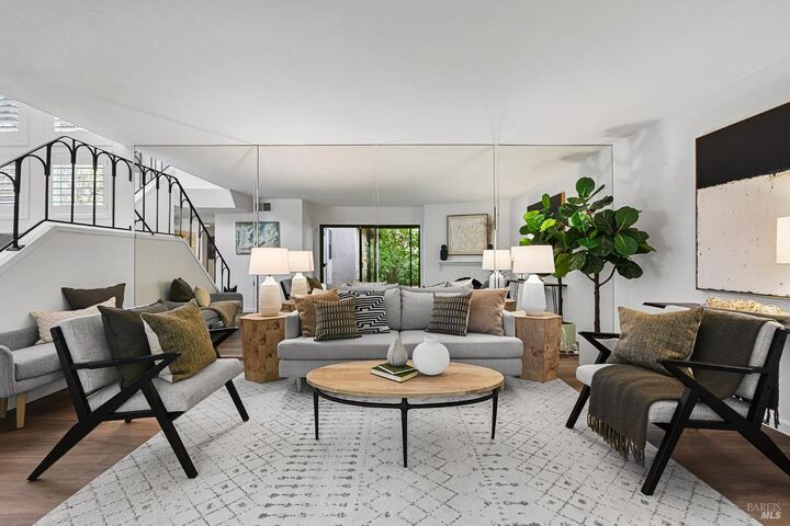 Property Photo:  91 Grande Paseo  CA 94903 