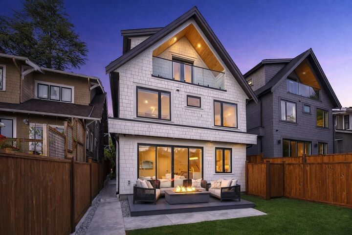 Property Photo: 2138 W 48th Avenue 2 BC V6M 2P5