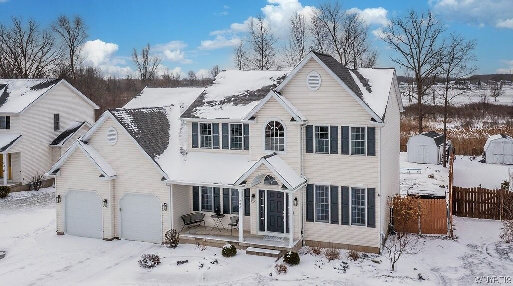 Property Photo:  202 Woodstream Drive  NY 14072 