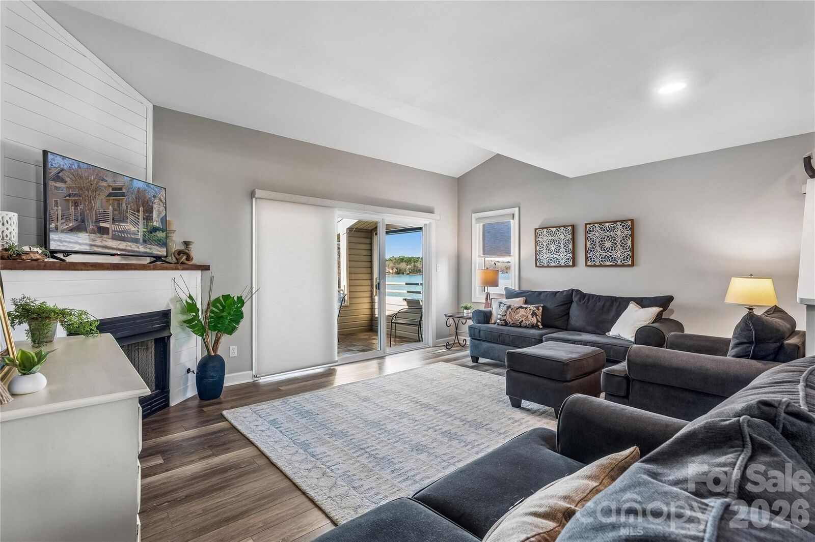 Property Photo:  14021 Queens Harbor Road  NC 28278 