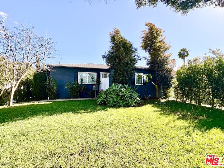 Property Photo:  2850 Delaware Ave  CA 90404 