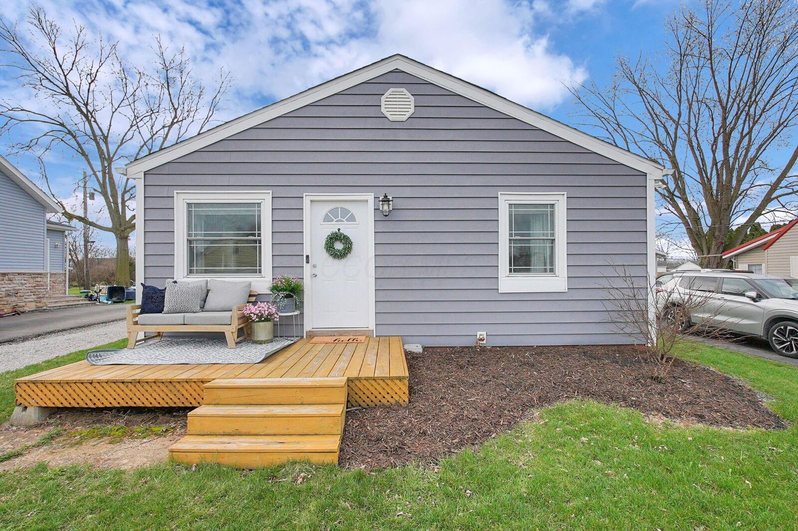 Property Photo:  1041 Meadow Lane  OH 43207 