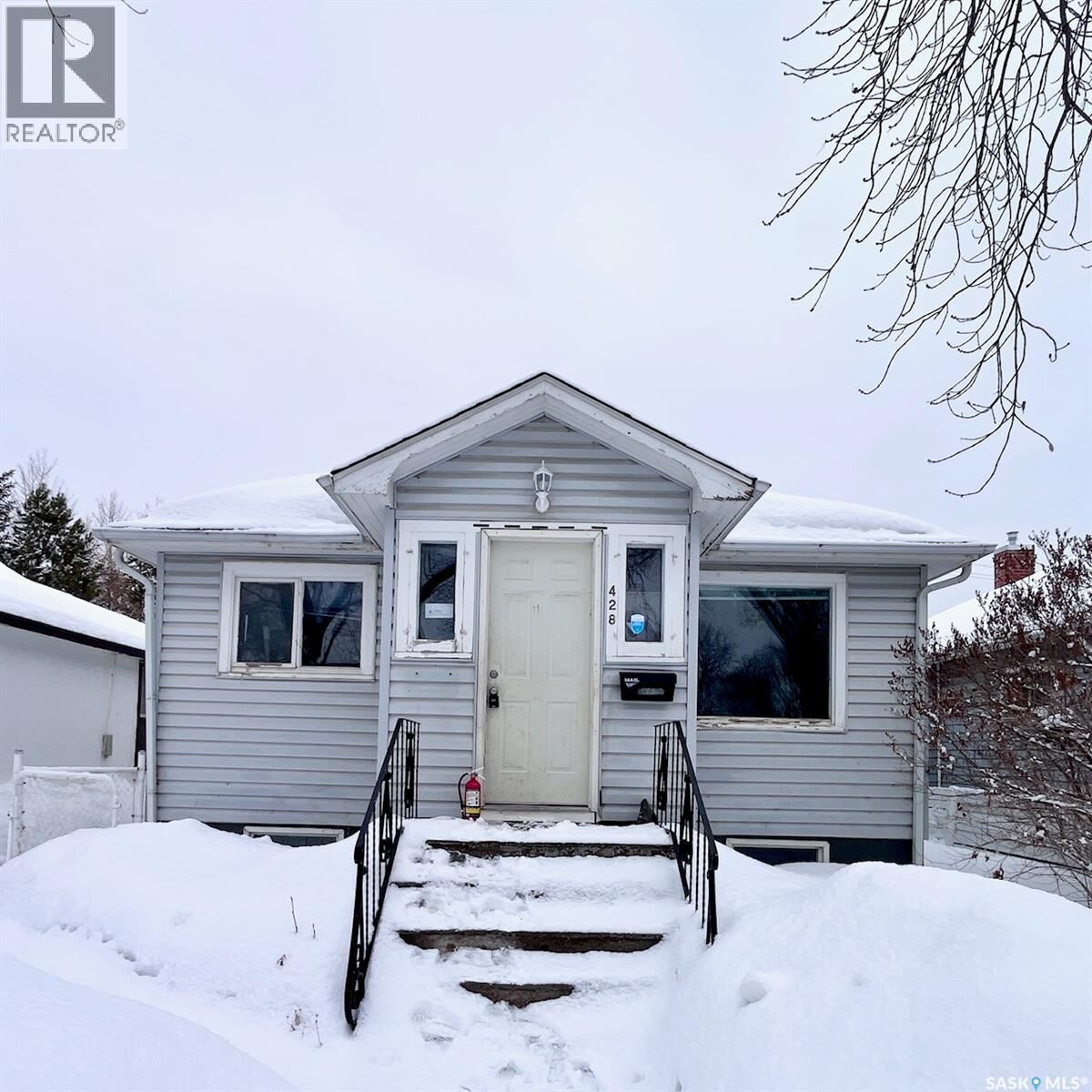 Property Photo:  428 11th Street E  SK S6V 1A7 