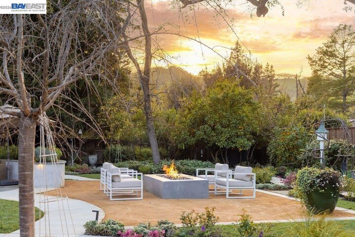 Property Photo:  1397 Pine Tree Dr  CA 94507 