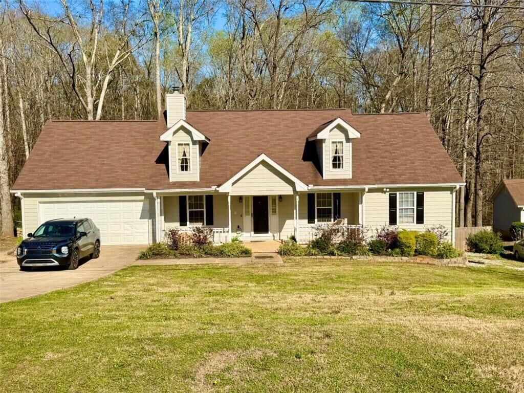 Property Photo: 130 Lakefront Drive GA 30016