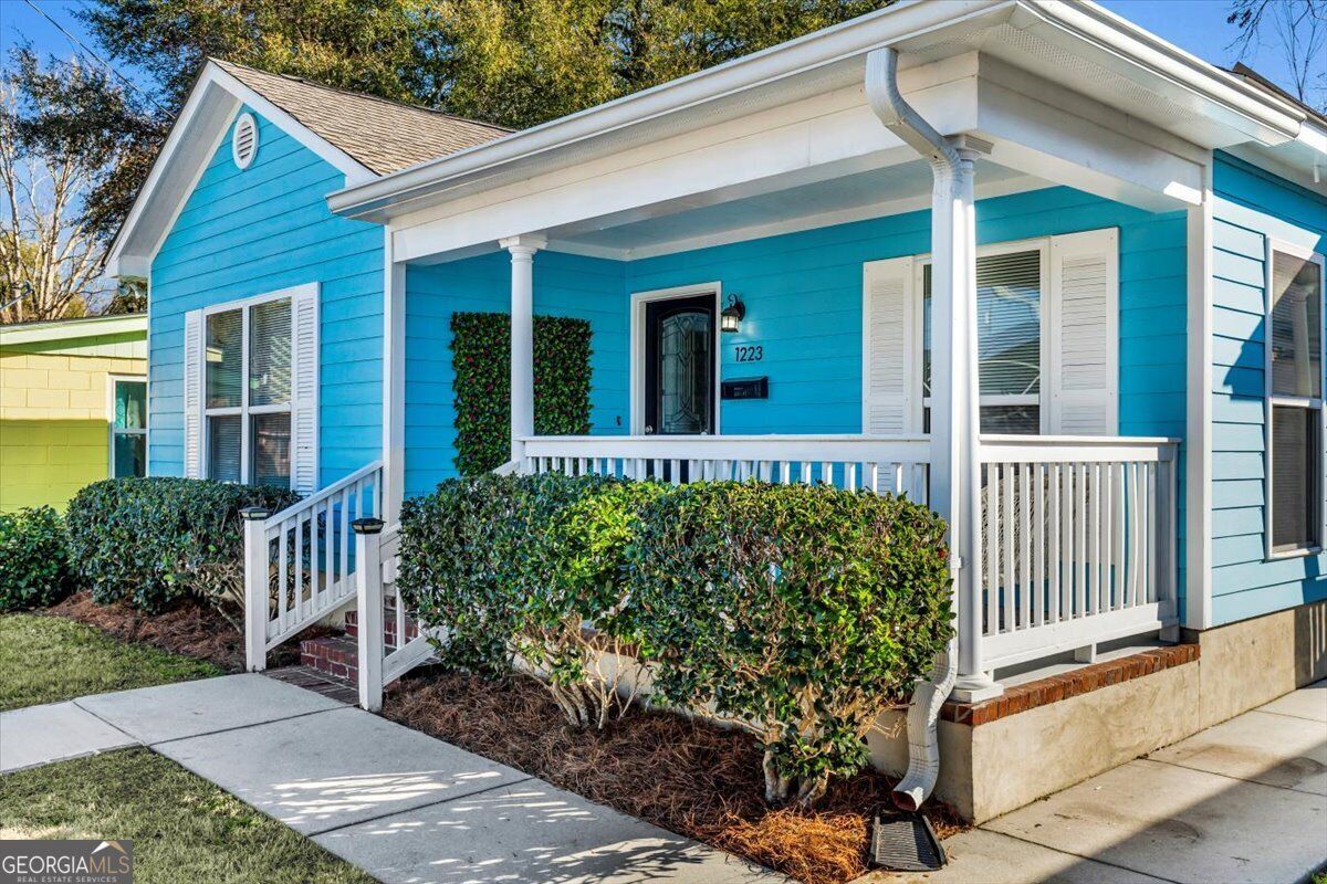 Property Photo:  1223 E Waldburg Street  GA 31404 