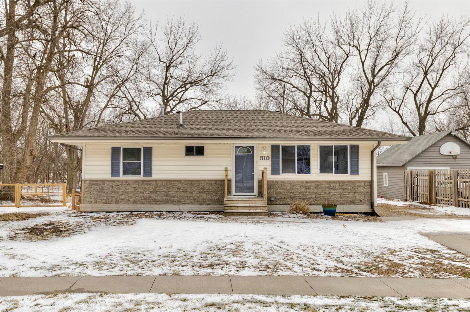 Property Photo: 310 2nd Street NW IA 50169
