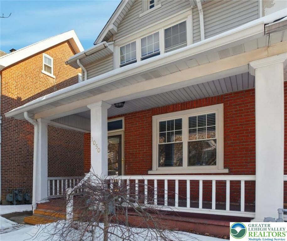 Property Photo:  1050 Delaware Avenue  PA 18015 