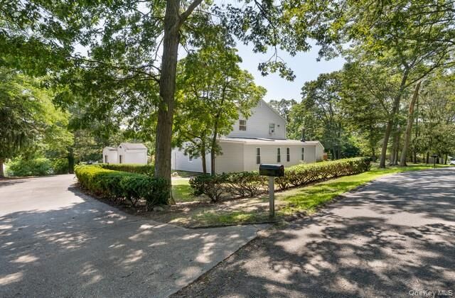 Property Photo:  10 Sunnyside Drive  NY 11789 