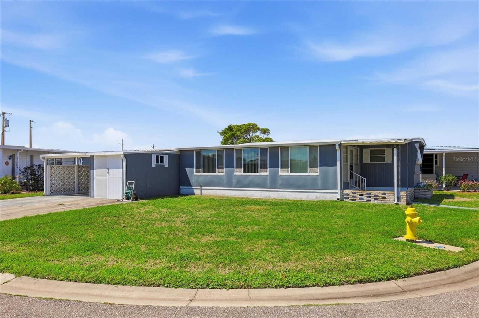 Property Photo: 1112 46th Avenue Drive E FL 34222