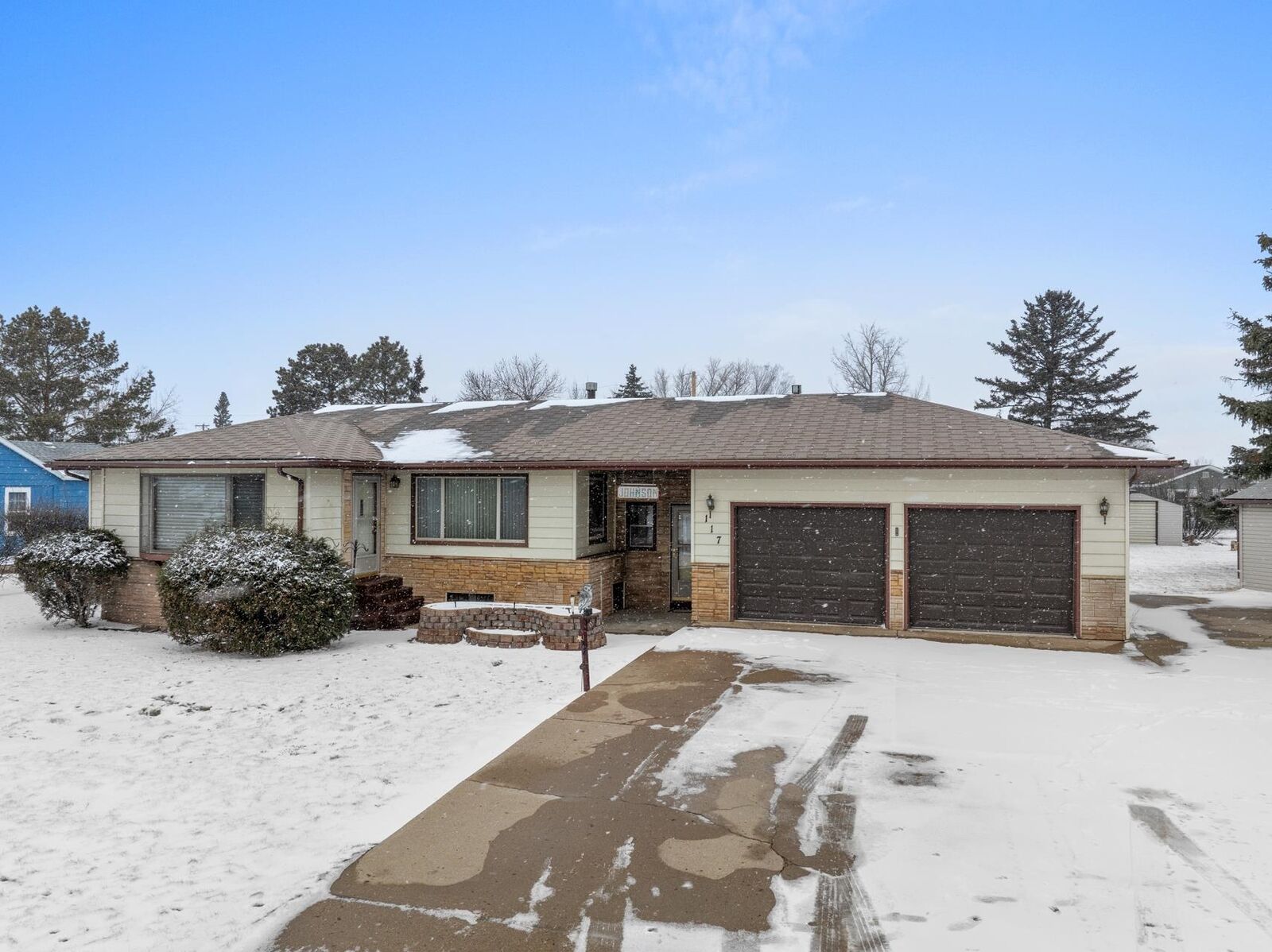 Property Photo: 117 35th Ave SE ND 58701