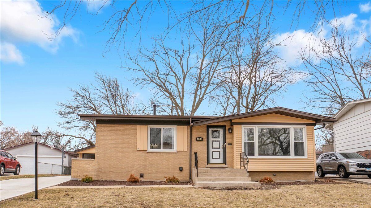 Property Photo:  406 N Park Drive  IL 60425 
