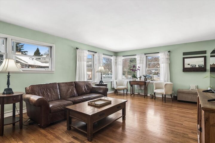 Property Photo: 411 Pine Manor Drive IL 60091