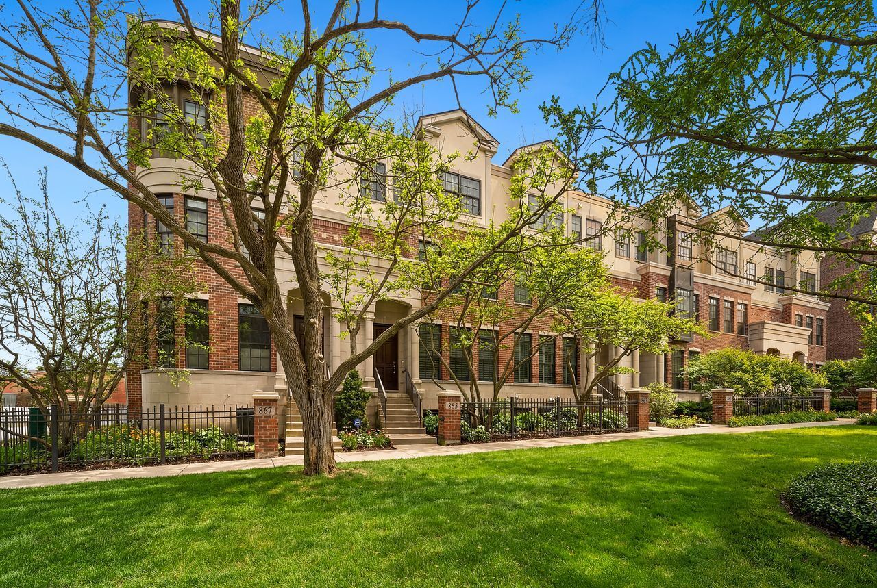 Property Photo:  865 Laurel Avenue  IL 60035 