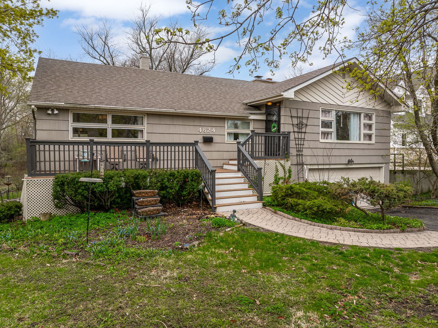 Property Photo:  4624 Lee Avenue  IL 60515 