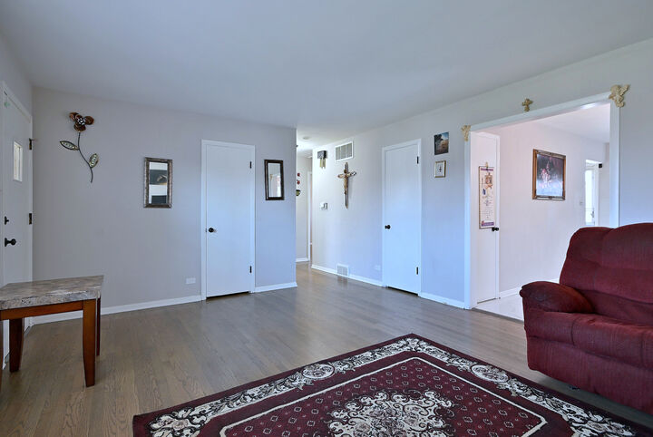 Property Photo:  341 Iroquois Road  IL 60162 