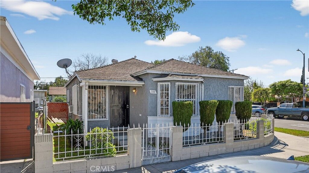 Property Photo:  200 E Century Boulevard  CA 90003 