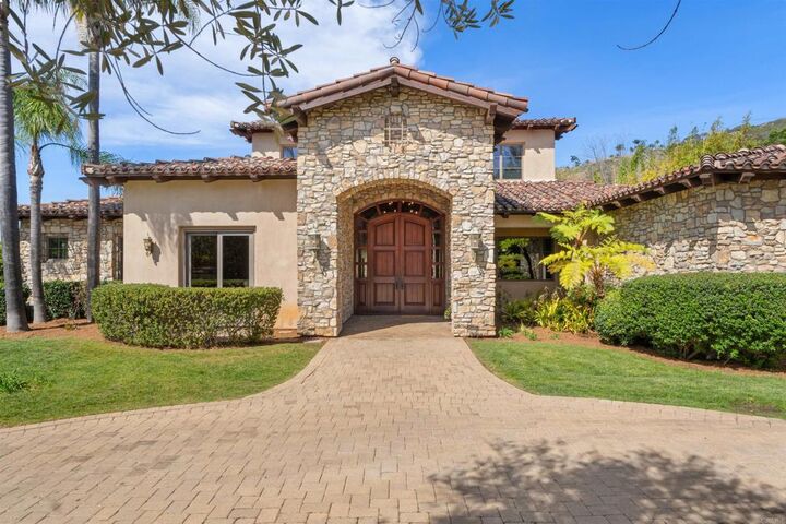 Property Photo:  2428 Catalina Avenue  CA 92084 