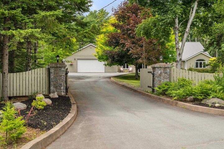 532 Oakland Road — photo 1