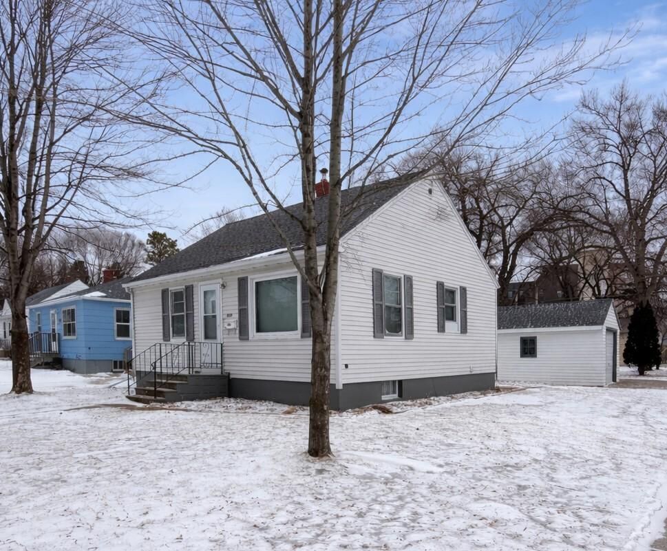 Property Photo: 1630 14th Street S ND 58103