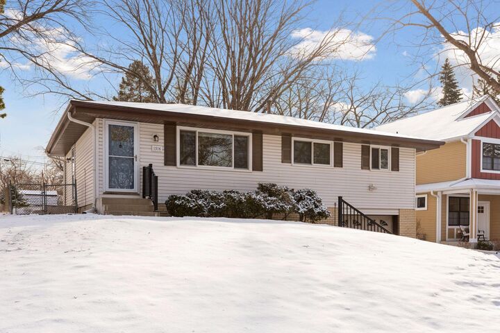 Property Photo: 1516 Boone Avenue N MN 55427