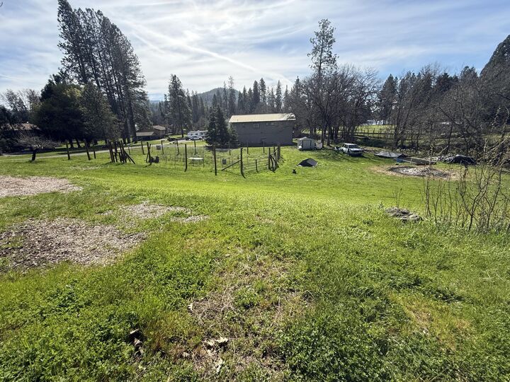 Property Photo: 7422 Rogue River Drive OR 97539