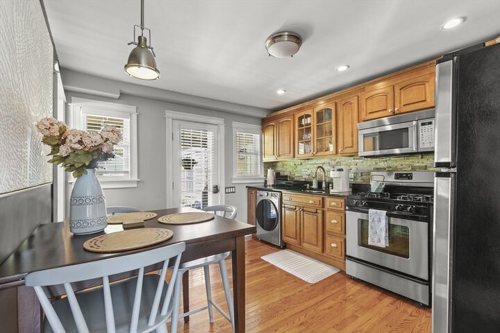 Property Photo:  442 Commercial St 2  MA 02657 