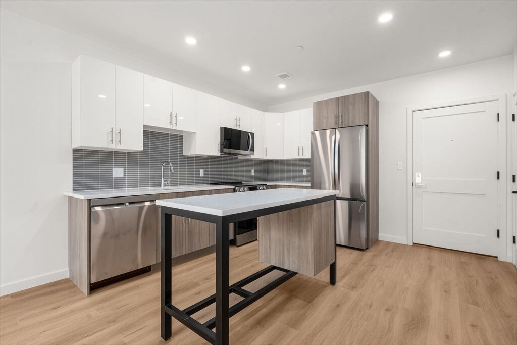 Property Photo:  40 Centre St J405  MA 02446 