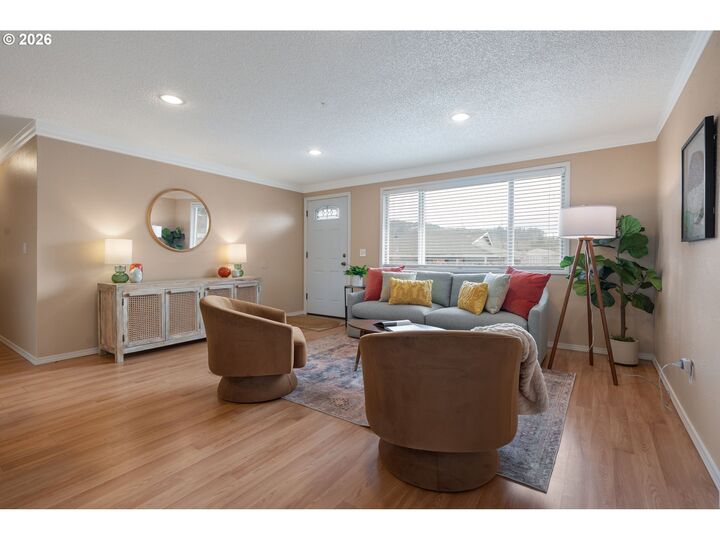 Property Photo:  6844 SE 92nd Ave  OR 97266 