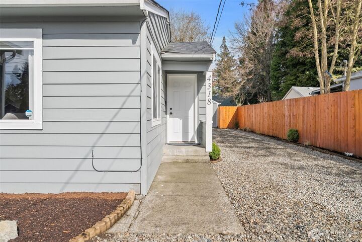 Property Photo:  4318  14th Avenue SE  WA 98503 