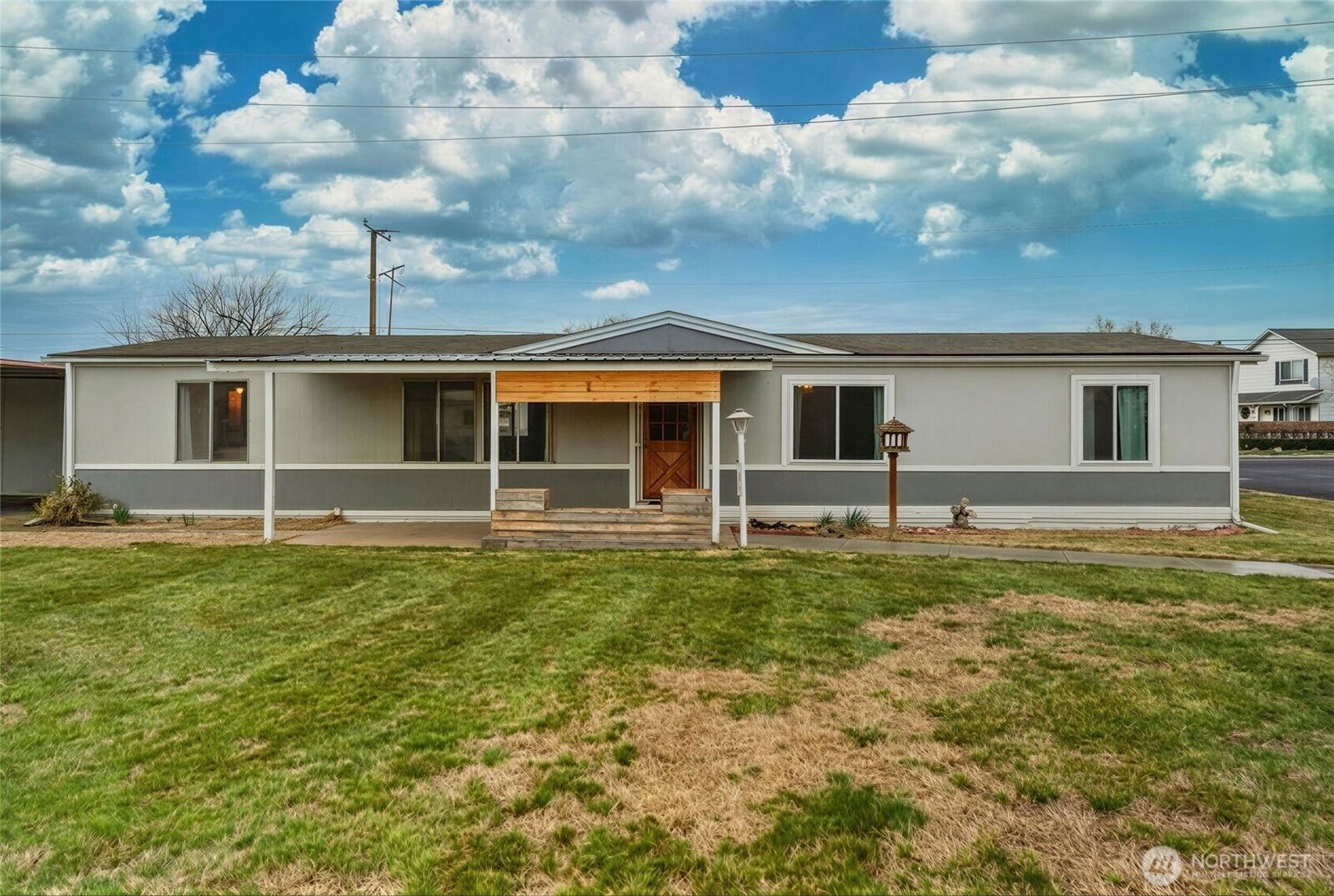 Property Photo:  806 SE Mockingbird Drive  WA 99324 