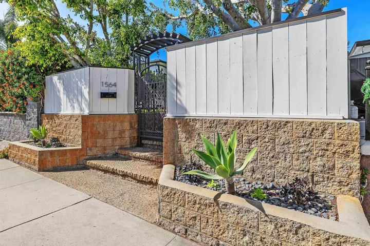 Property Photo:  1564 Reed Ave  CA 92109 