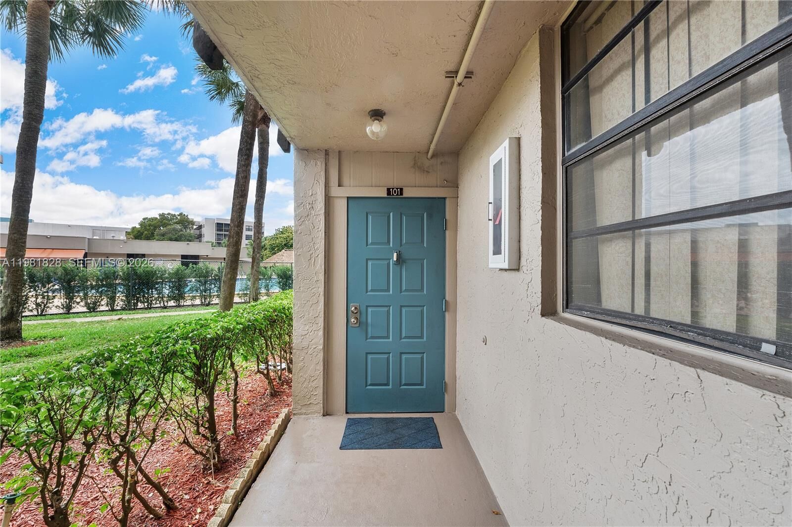 Property Photo:  1101 Colony Point Cir 101  FL 33026 